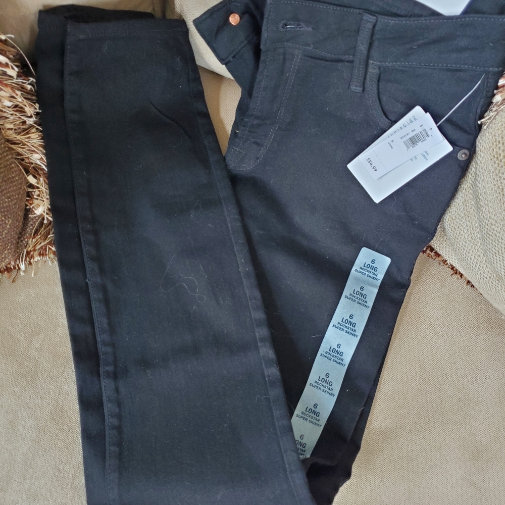 NEW WITH TAGS  Old Navy Rockstar Super Skinny 6 Long Black Jeans